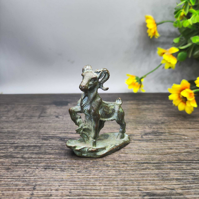Vintage distressed boy playing - đánh giá và giá Free Home Office
